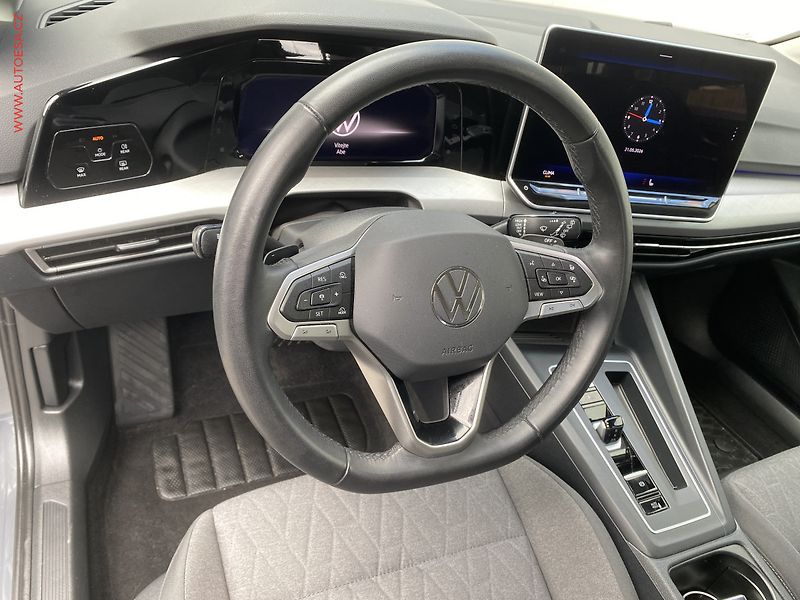 Volkswagen Golf (2024) 1.5e-TSi, ČR, Life, DSG, LED - fotka 12 z 20