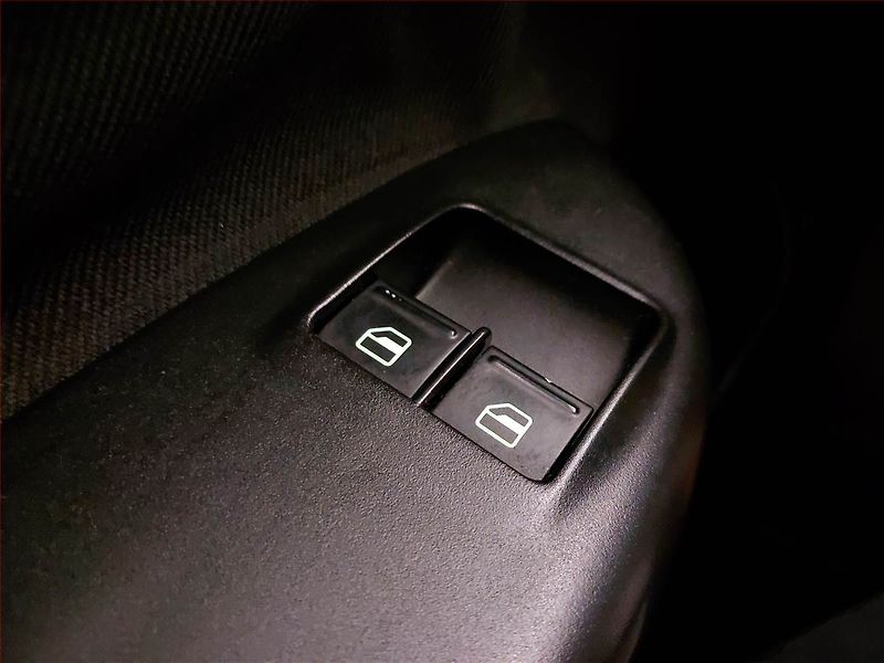 Škoda Octavia (2010) Ambiente 1.2 TSI - fotka 16 z 16