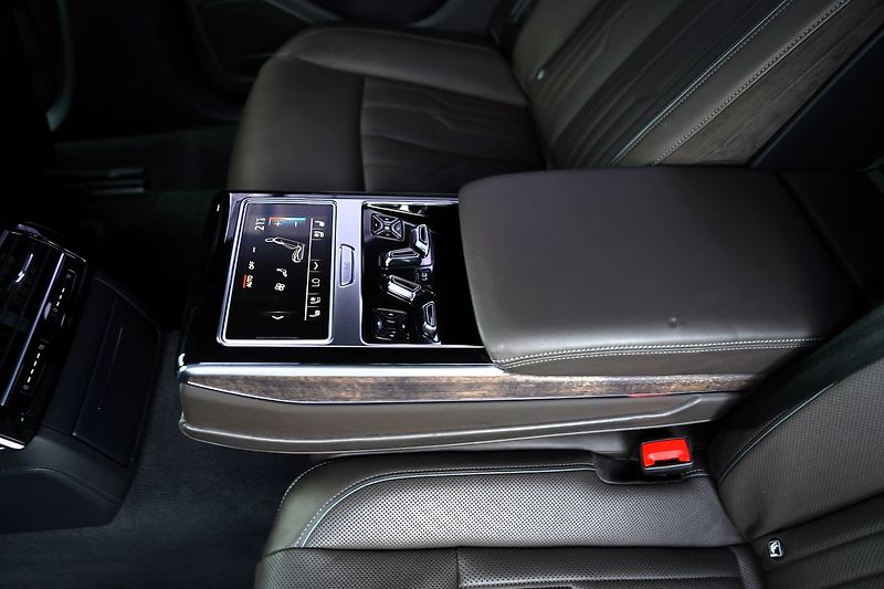 Audi A8 50 TDI Quattro 210 Kw/B&O/Matr - fotka 38 z 49