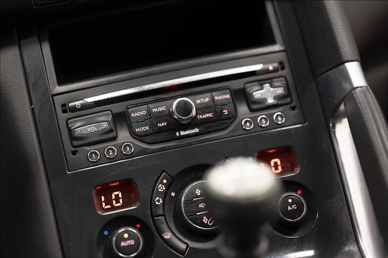 Peugeot 3008 2,0 HDI NAVIGACE TAŽNÉ - fotka 24 z 36