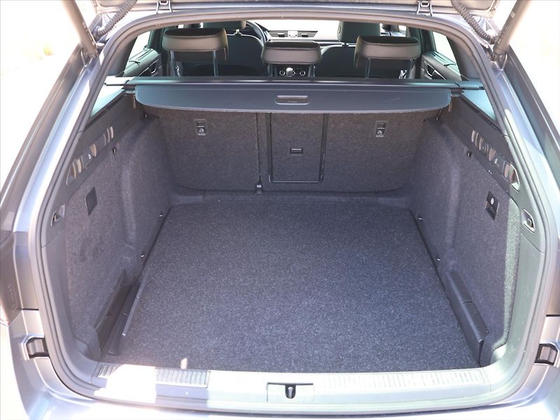 Škoda Superb 2,0 TDI 147kW CZ 4x4 L&K DSG D - fotka 12 z 35