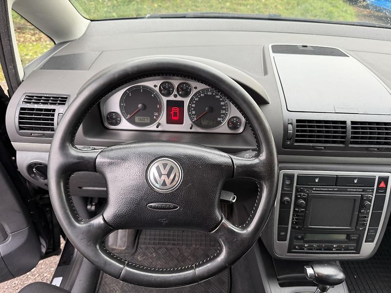 Volkswagen Sharan 1.9 TDI 7 MIST - fotka 19 z 26