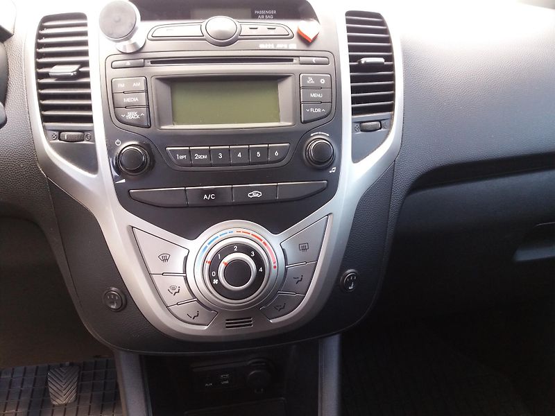 Hyundai ix20 1.6i,92kW,TAŽNY,VÝHŘEV.!! - fotka 12 z 20