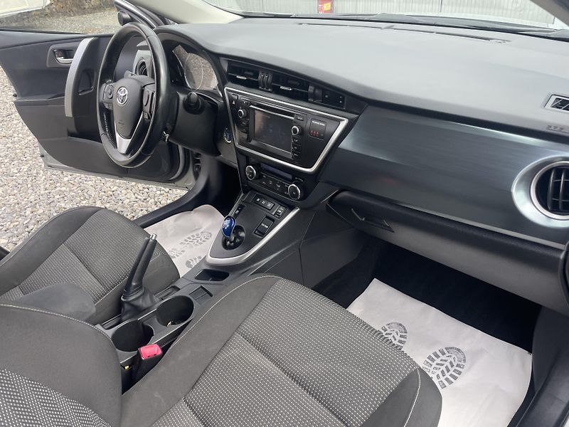 Toyota Auris 1.8i 16v HYBRID AUT SERVIS TOP - fotka 142 z 172