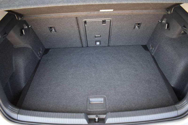Volkswagen Golf (2021) 1.5TSI 96kW, LED - fotka 15 z 23