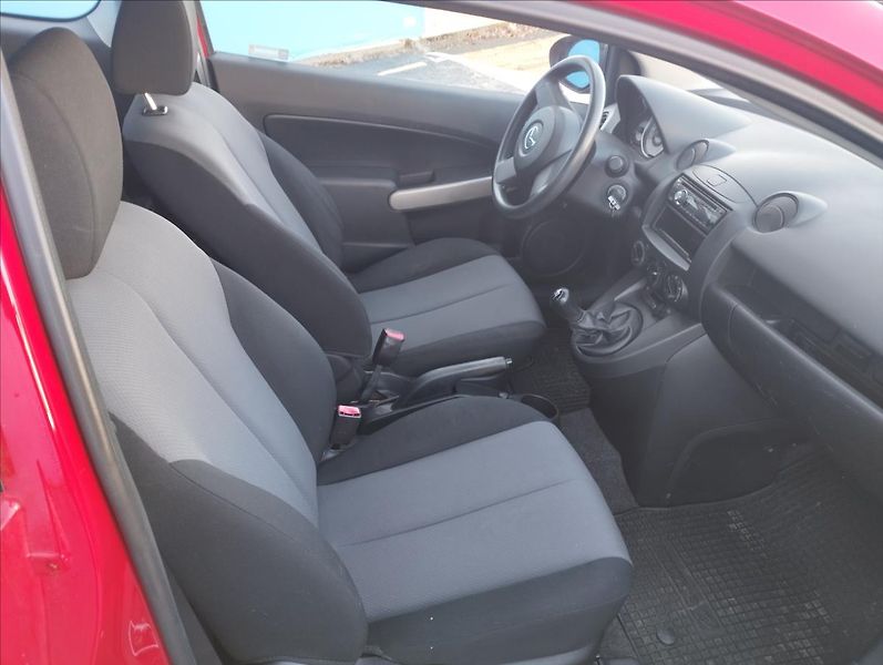 Mazda 2 1,3 55KW ČR, 100%KM - fotka 8 z 12