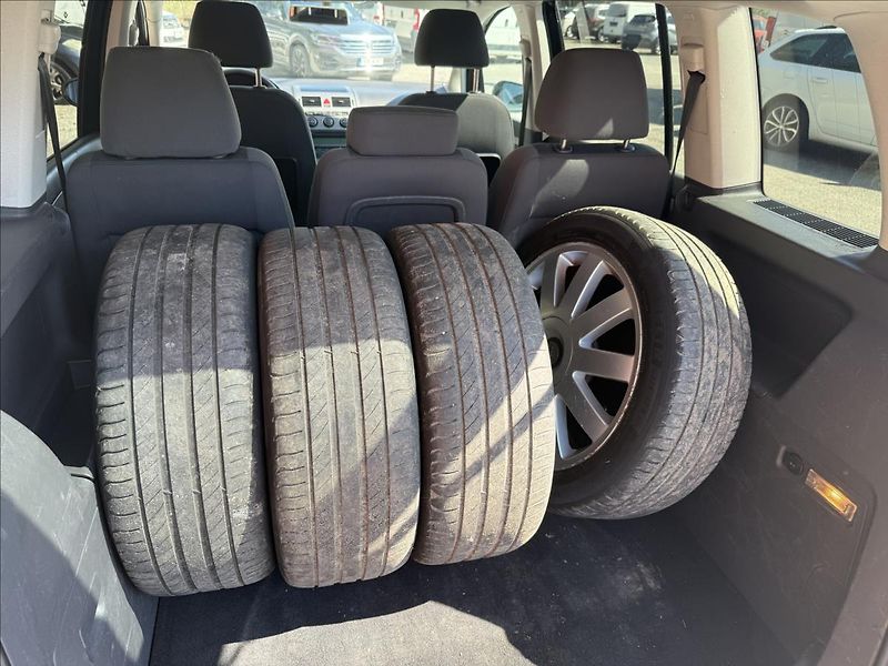 Volkswagen Touran 1,4 TSi Higline - fotka 29 z 29