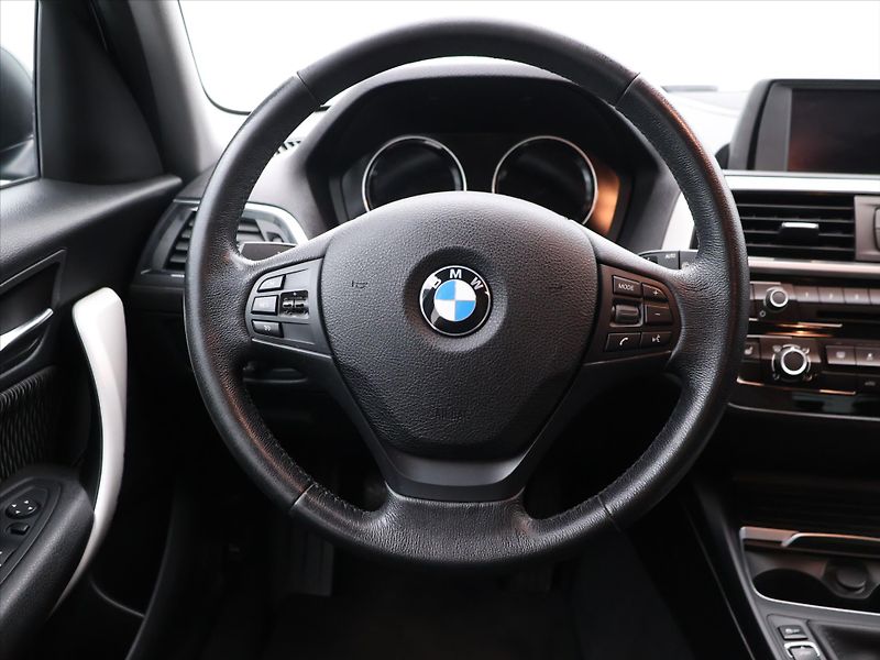 BMW Řada 1 1,5 118i Advantage 1.Maj. - fotka 14 z 30