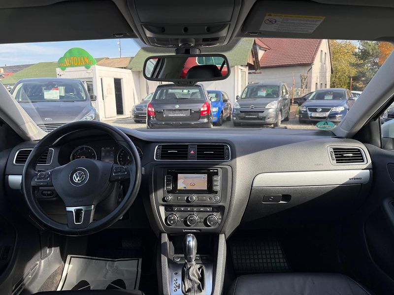 Volkswagen Jetta 1.4 TSI HYBRID DSG HIGHLINE - fotka 7 z 13
