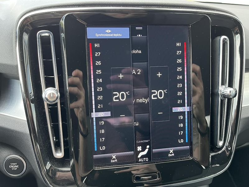 Volvo XC40 FWD T2 Core - fotka 33 z 44