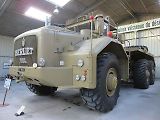 Obří náklaďák Berliet T100 číslo 2 při pohledu zprava.