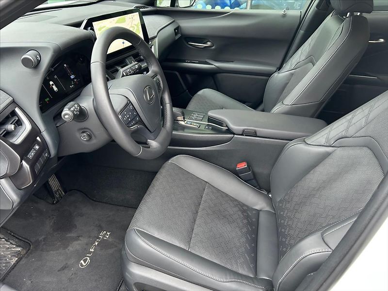 Lexus UX 300h (2024) 2.0   Prestige Plus - fotka 10 z 11