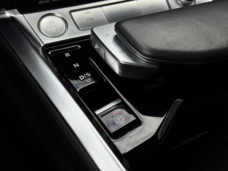 Audi e-tron (2020) Quattro 230kW Advanced, PANO - fotka 41 z 54