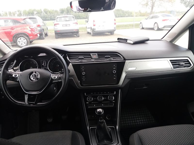 Volkswagen Touran 1.2TSi,81kW,7.MÍST,KAMER.VÝHŘE - fotka 9 z 28