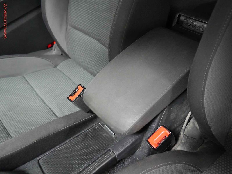 Volkswagen Golf (2009) 2.0 TDi, DSG, temp - fotka 18 z 18