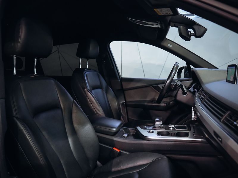 Audi Q7 3.0TDI, Quattro S-line 200kw - fotka 29 z 32