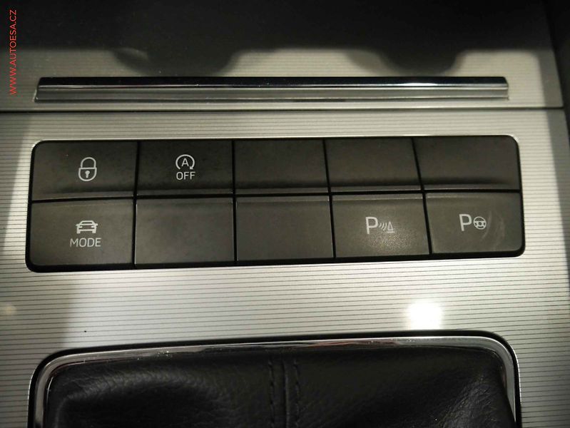 Škoda Octavia (2012) 1.4 TSI, ČR, Xenon, AC - fotka 18 z 23