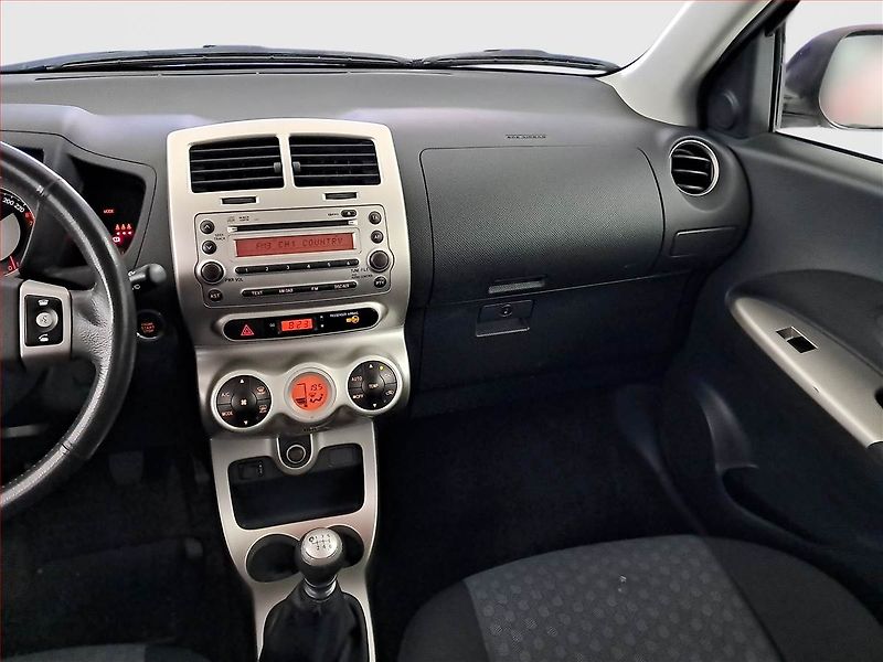 Toyota Urban Cruiser (2009) 1.33 Dual VVT-i, Vyhř. sedaček - fotka 8 z 18
