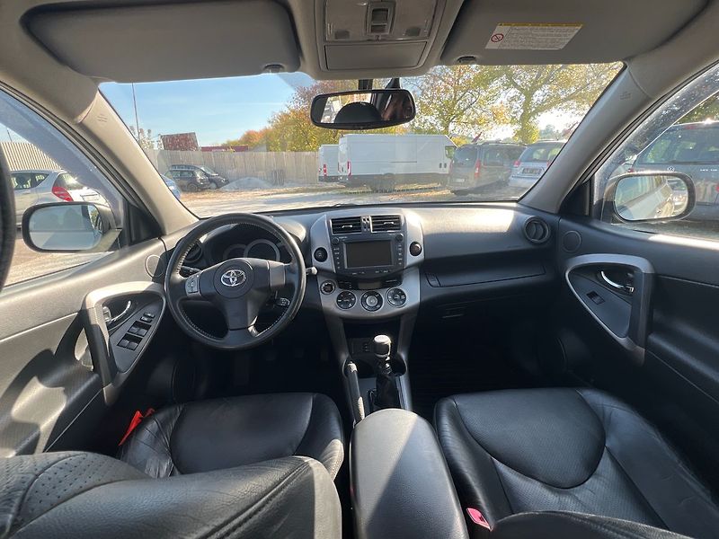 Toyota RAV4 - fotka 2 z 17