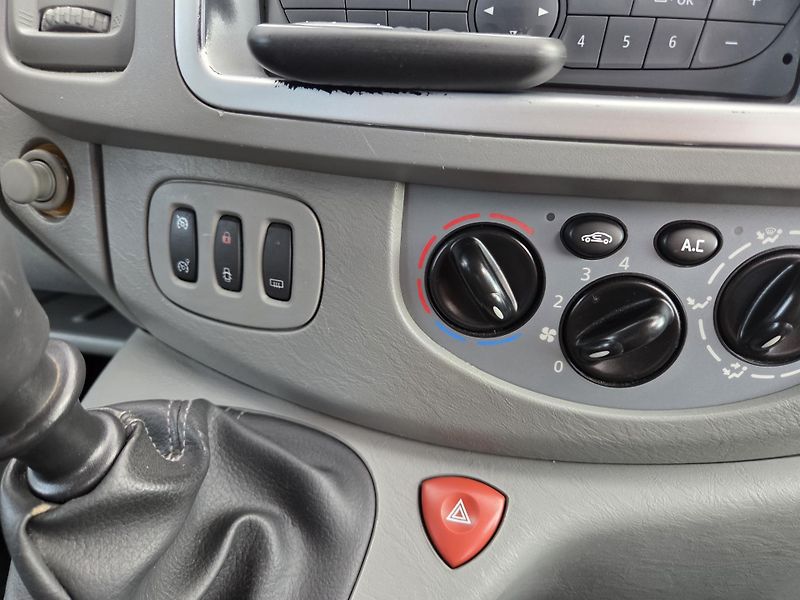 Opel Vivaro (2011) 2.5 CDTI Tour Cosmo - fotka 25 z 35