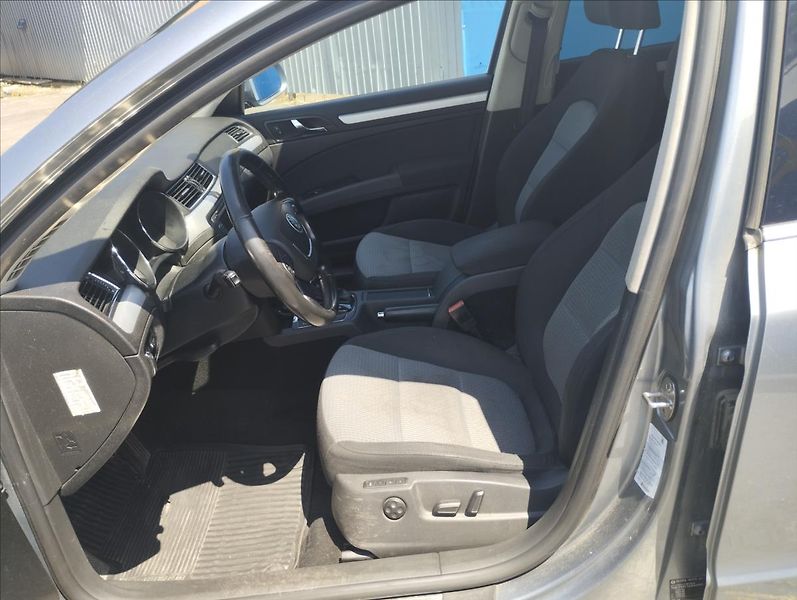 Škoda Superb 2,0 TDi 125 KW DSG - fotka 7 z 16