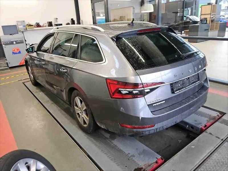 Škoda Superb 2,0 STYLE,PANORAMA,TAŽNÉ,LED - fotka 4 z 13