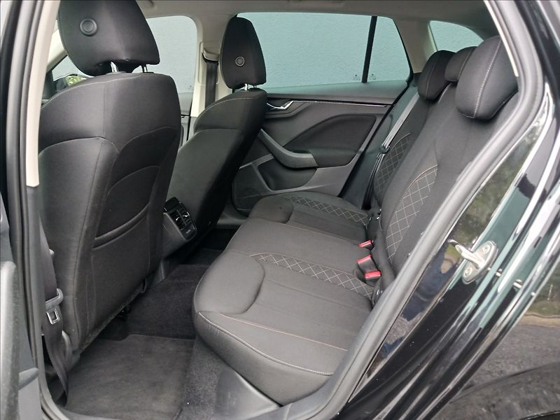 Škoda Scala 1,0 TSI 81 kW AMBITION - fotka 10 z 20