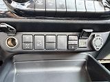 Toyota Hilux 2.8D, Executive, DPH, 8tis km - náhled 23