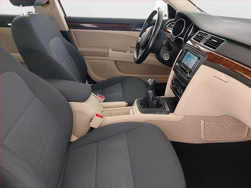 Škoda Superb (2015) Elegance 2.0 TDI, Tempomat - fotka 9 z 26