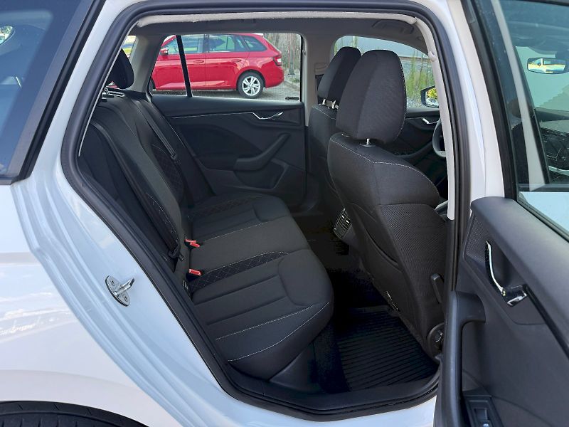 Škoda Kamiq (2022) 1.0 TSI 81 kW Ambition Plus - fotka 19 z 21