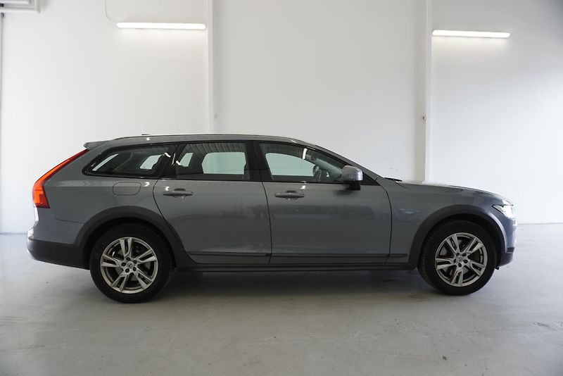 Volvo V60 CROSS COUNTRY  2,0 D4 AWD AUT. - fotka 4 z 29
