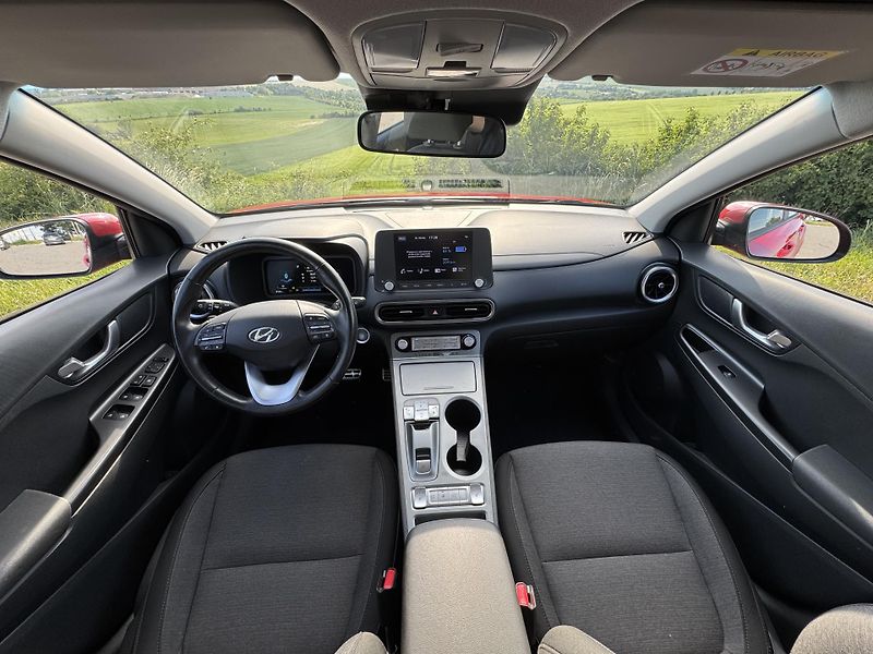Hyundai Kona EV 42 kWh 100 kW Kamera SoH 95 - fotka 9 z 25