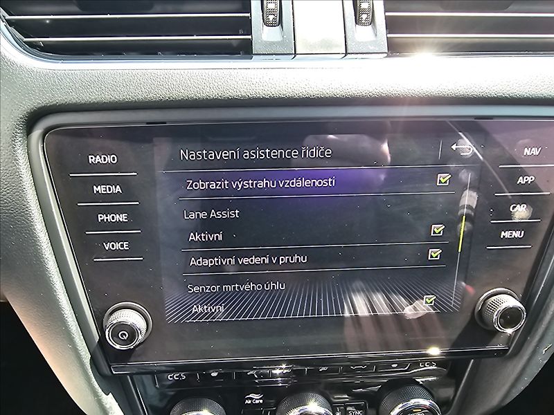 Škoda Octavia III 2,0TDi 110KW STYLE + - fotka 22 z 46