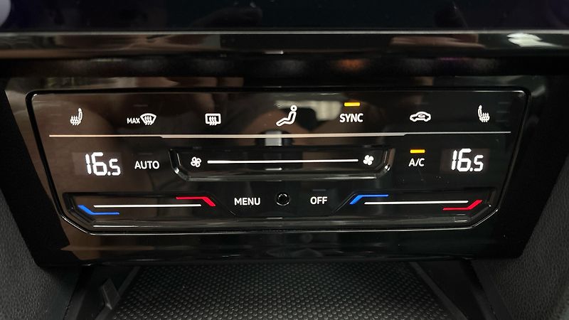 Volkswagen Passat 2.0 TDI DSG Elegance Variant - fotka 13 z 27