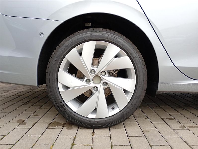 Volkswagen Golf Variant (2026) 1,5 eTSI 7DSG mHEV  People - fotka 10 z 19