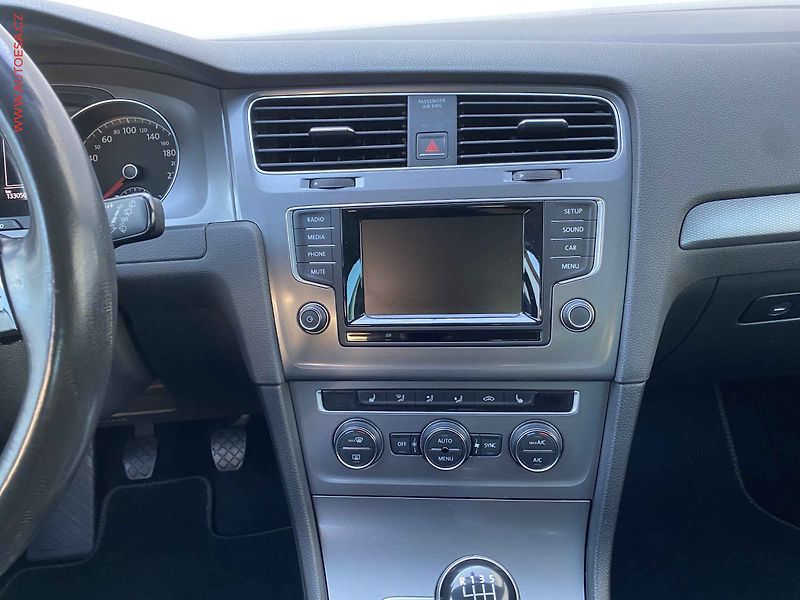 Volkswagen Golf (2015) 1.2 TSi, Lounge - fotka 12 z 17
