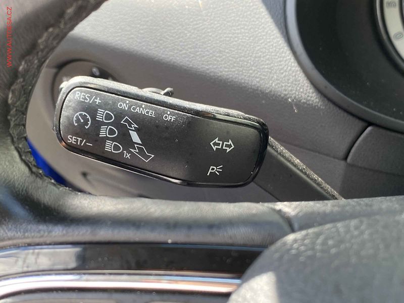 Škoda Octavia (2019) 1.6 TDi, Style, TZ, park - fotka 13 z 18