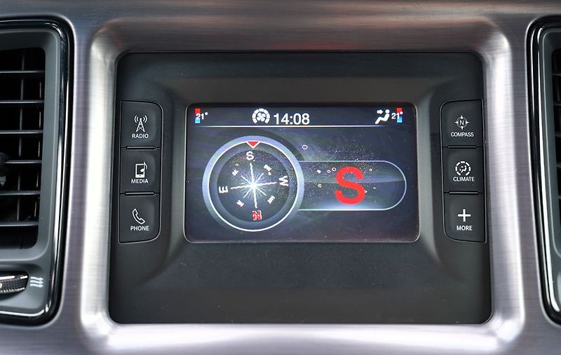 Dodge Challenger 3.6 V6 SXT Plus/kůže/automat - fotka 32 z 35
