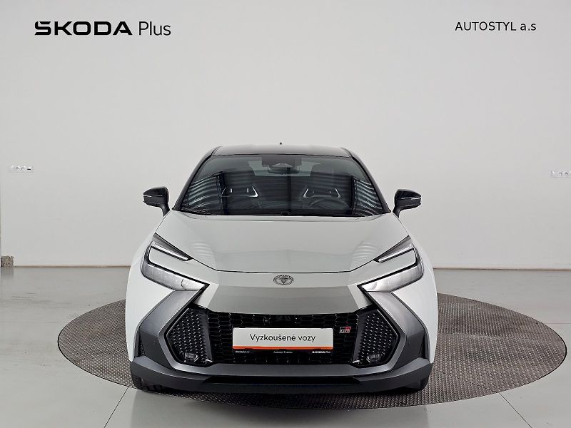 Toyota C-HR (2025) 2.0HEV 4x4 197k GR-Sport Premi - fotka 4 z 30