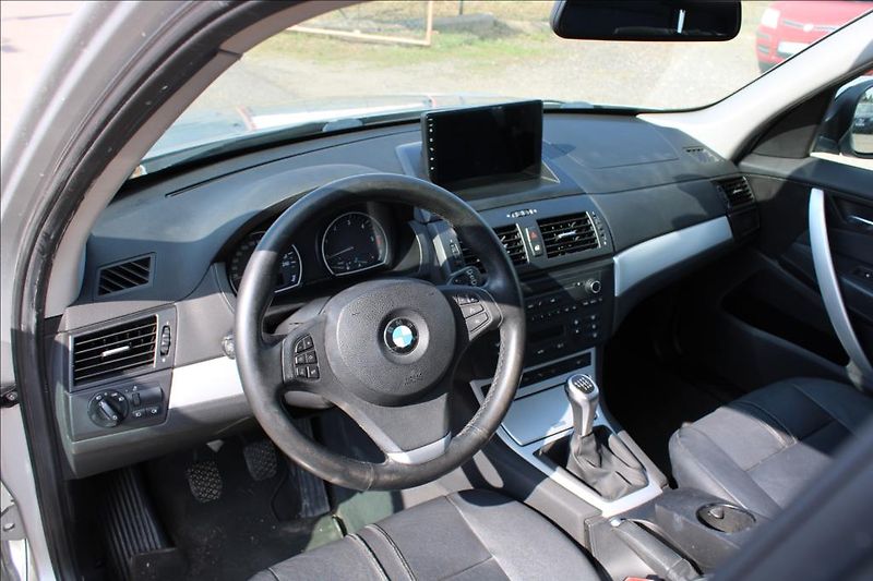 BMW X3 2,0 D  2.maj., ČR, 4 x 4 - fotka 10 z 35