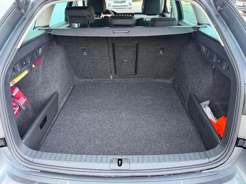 Škoda Octavia (2023) Combi 2.0 TDI 110kW DSG Tour - fotka 34 z 35