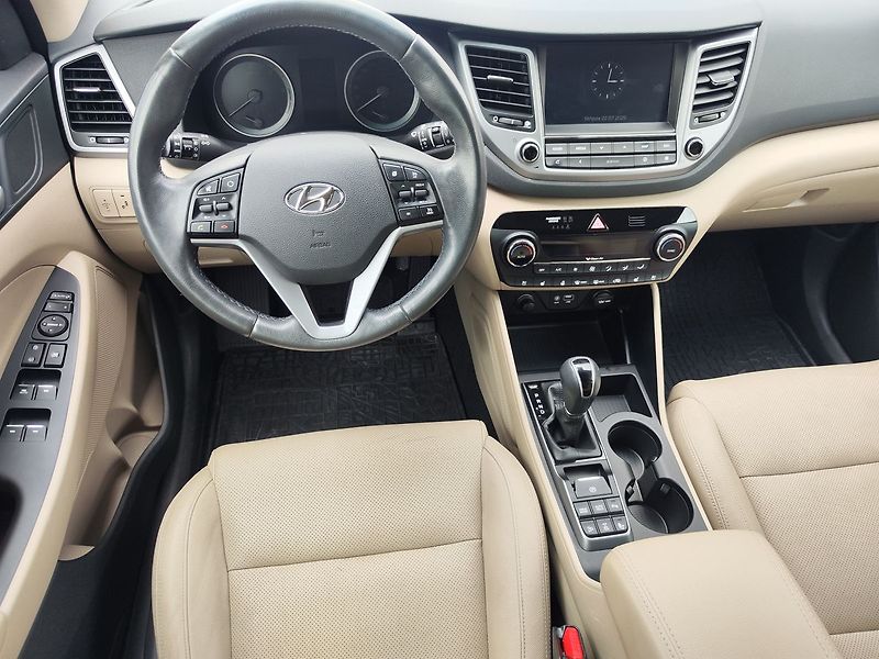 Hyundai Tucson 2.0 CRDI/136kW Premium DCT 4x4 - fotka 15 z 38