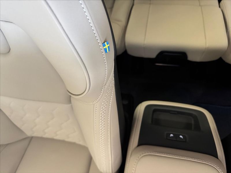 Volvo XC90 (2025) 2,0 B5 AWD Dark Plus 2233  Plu - fotka 15 z 15