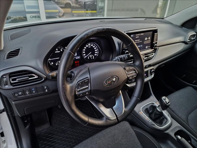 Hyundai i30 1.0 T-Gdi Family Smart Kombi - fotka 20 z 50