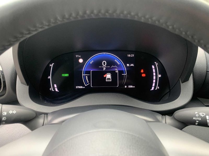 Toyota Yaris 1.5 HYBRID 96 kW 1.MAJITEL - fotka 15 z 16