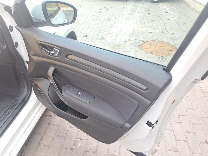 Renault Mégane 1,5 dCi - fotka 27 z 38