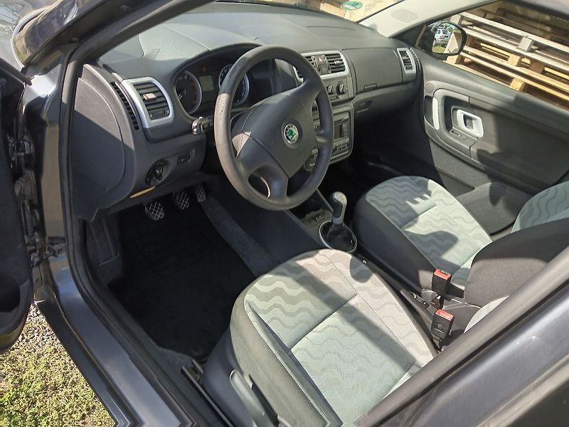 Škoda Fabia 1.4 16V Ambiente - fotka 10 z 25