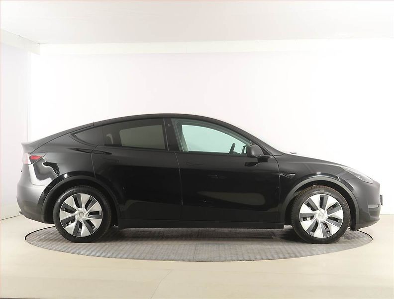 Tesla Model Y (2022) Long Range AWD 79kWh, SoH 88% - fotka 6 z 33