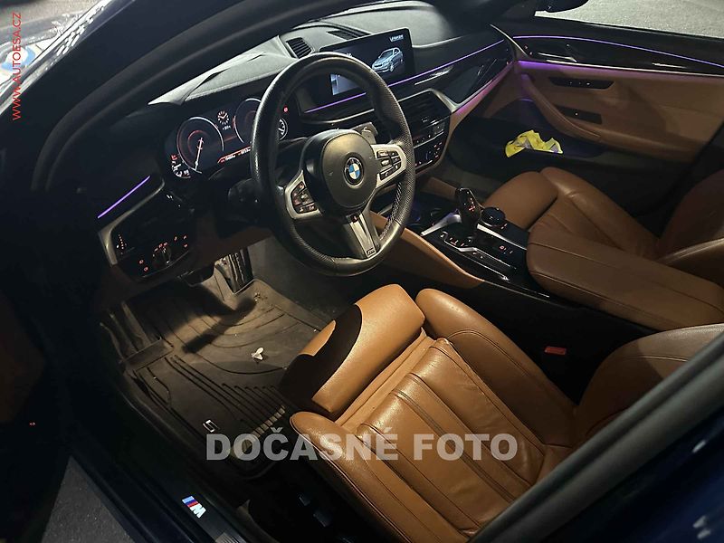 BMW Řada 5 (2017) 3.0d xDrive, ČR, servis - fotka 3 z 3