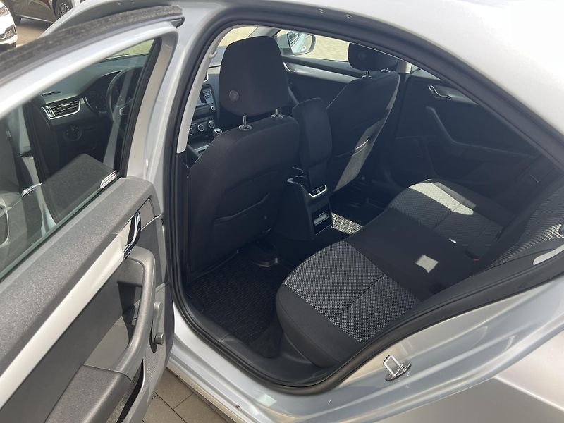 Škoda Octavia (2014) 1,6TDi CR 77kW AMBITION - fotka 18 z 33
